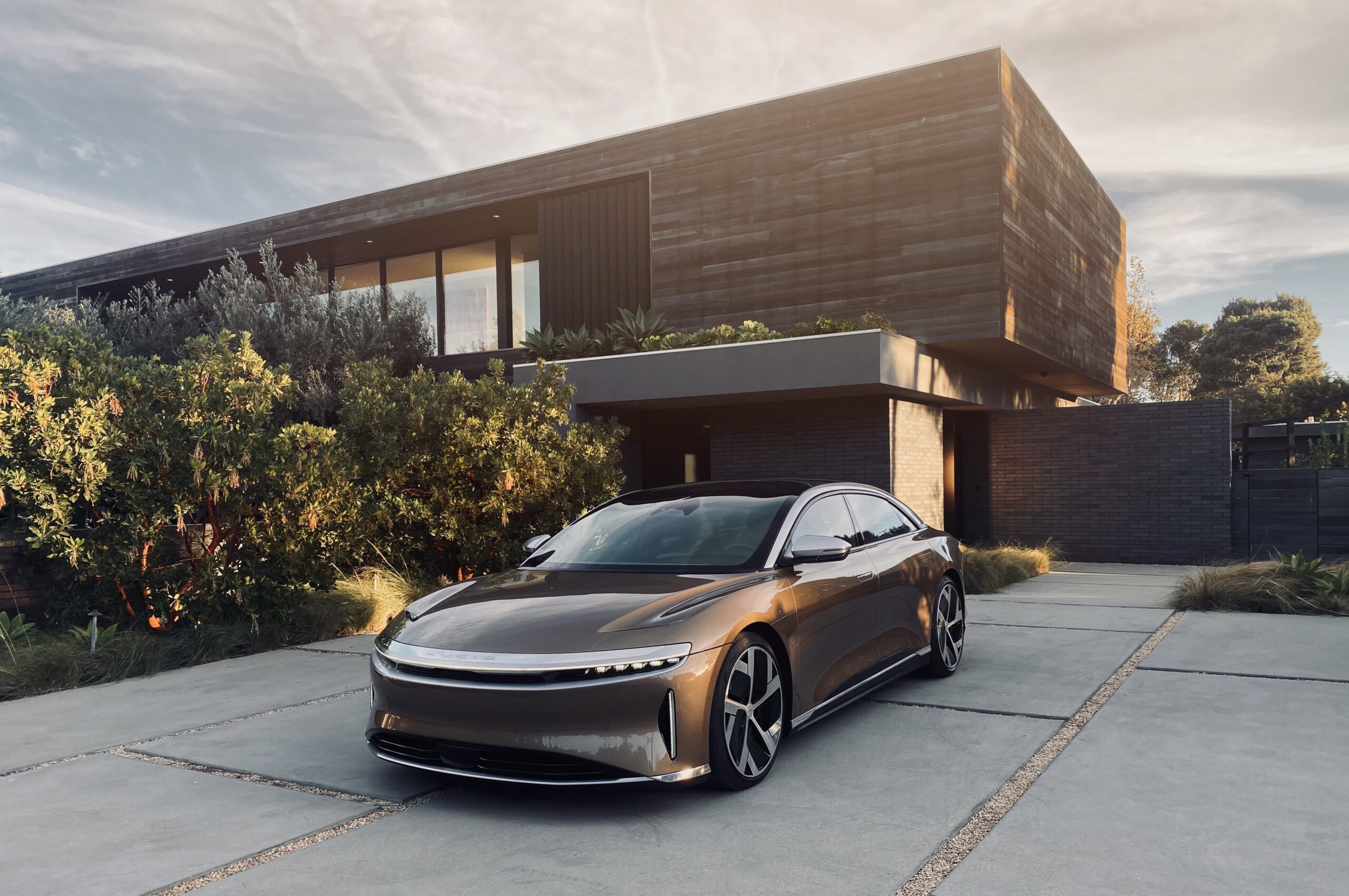 Lucid Motors Removes Availability Dates On Touring Trim Reservations; Customers Concerned.