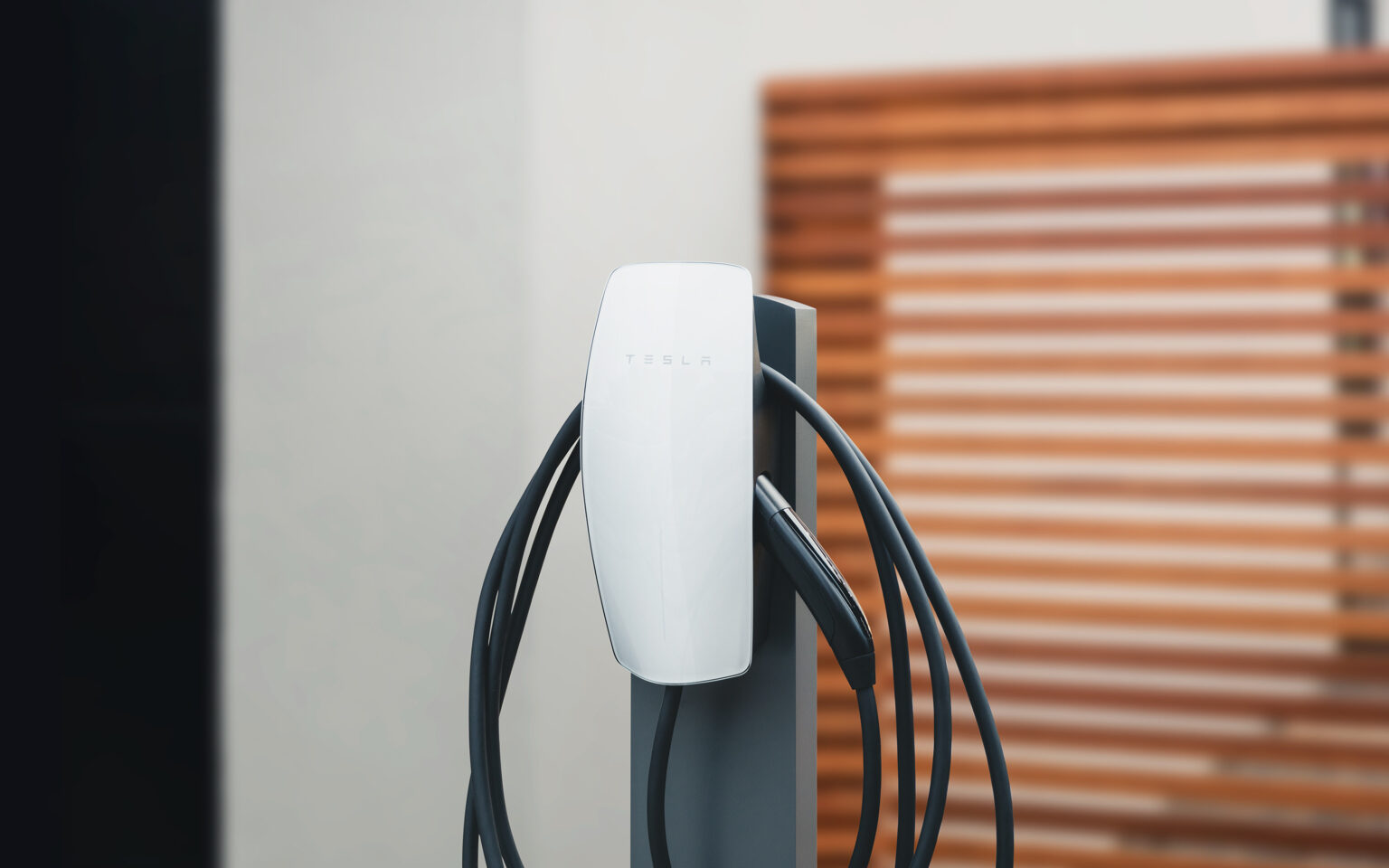Tesla Home Charger Might Break Your Lucid Air Lucid Insider Blog tesla-home-charger-might-break-your-lucid-air-lucid-insider-blog
