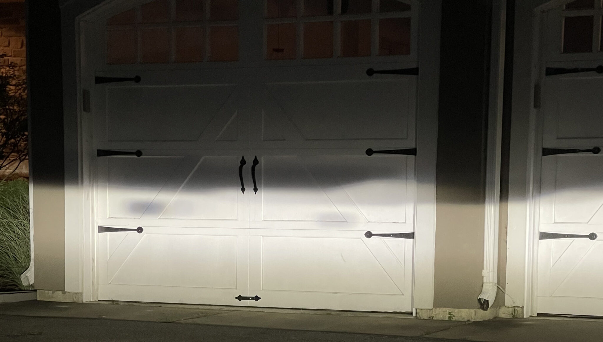 Lucid Air Headlights Dark Spot To Reduce Blinding Drivers