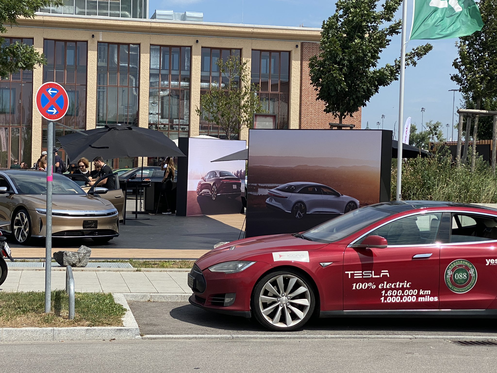 One-Million-Mile Tesla Owner Orders A Lucid Air