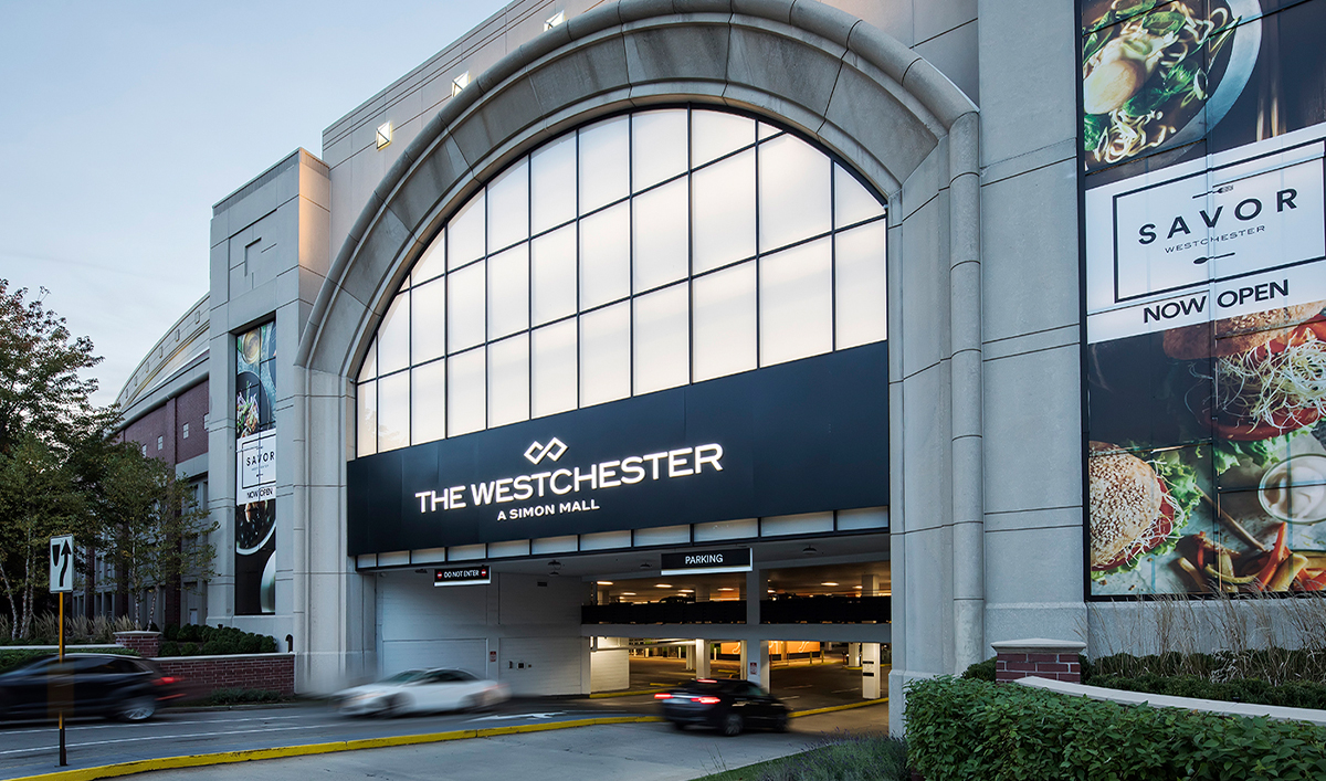 WINGCOM WATCHDOG (WW): The Shaqster strolls through Lenox Mall in ATL